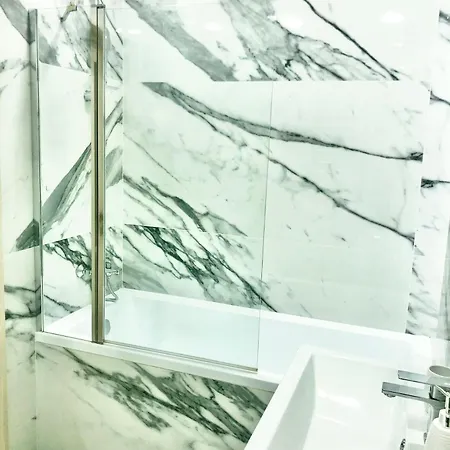 Daire Osapart In A Complex Great Britain